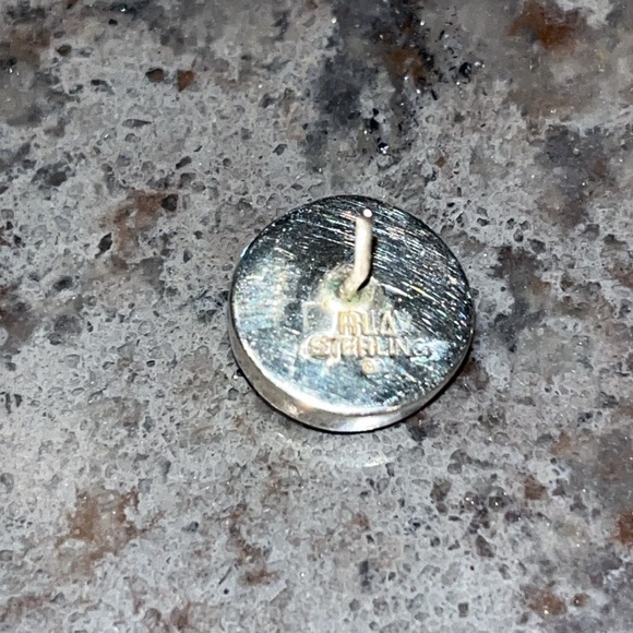 Rick Lindsay: Fresh Water Pearl Button Earrings set in Sterling Silver - Picture 6 of 6